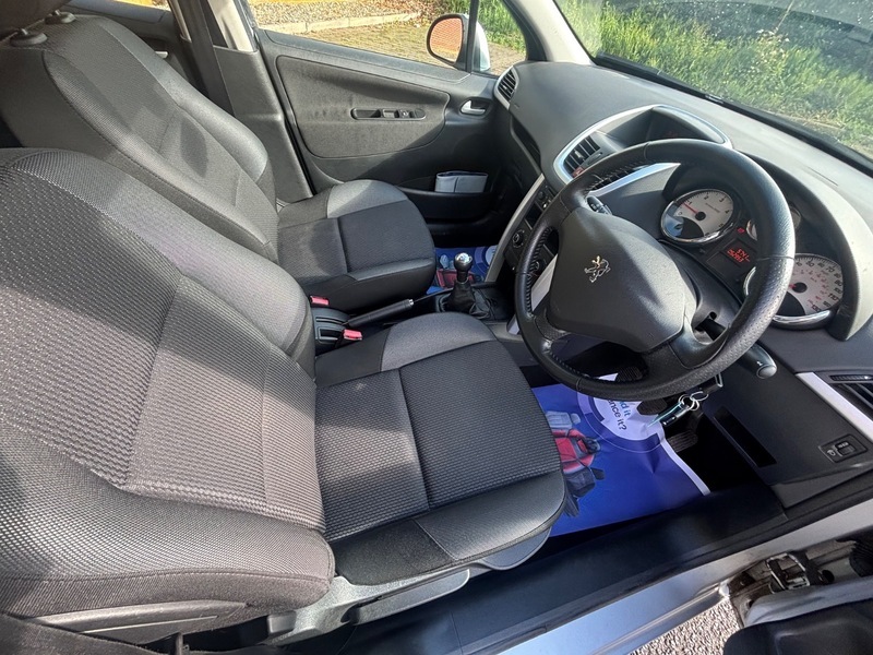 Peugeot 207 SW Sw Active Black #11