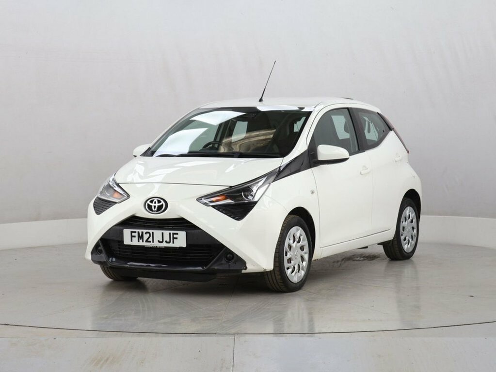 Toyota Aygo 1L X-play FM21JJF White #4