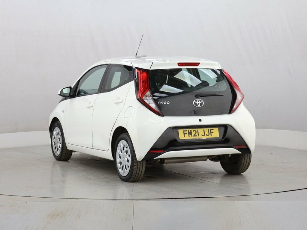 Toyota Aygo 1L X-play FM21JJF White #6