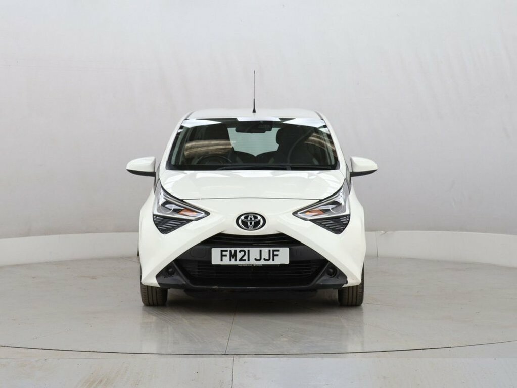 Toyota Aygo 1L X-play FM21JJF White #3