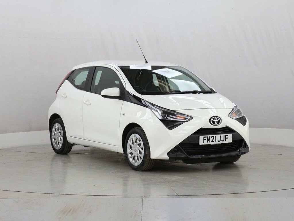 Toyota Aygo 1L X-play FM21JJF White #2