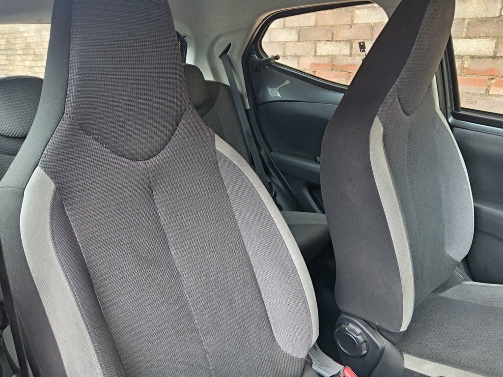 Toyota Aygo 1L X-play FM21JNO Grey #4