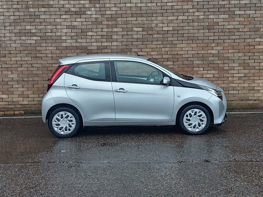 Toyota Aygo 1L X-play FL71BXZ Silver #3