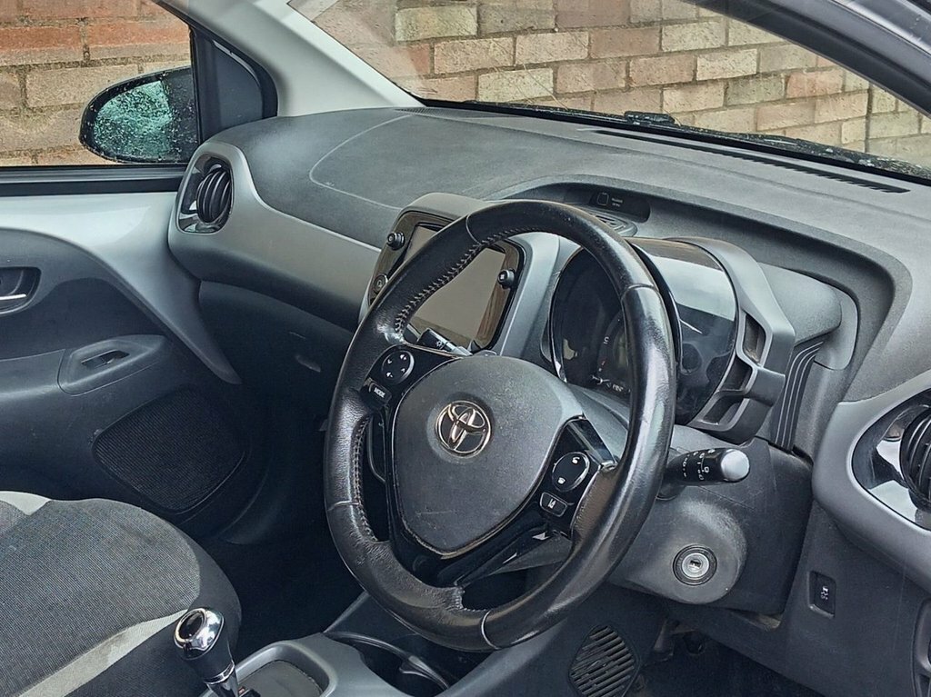 Toyota Aygo 1L X-play FL71BXZ Silver #5