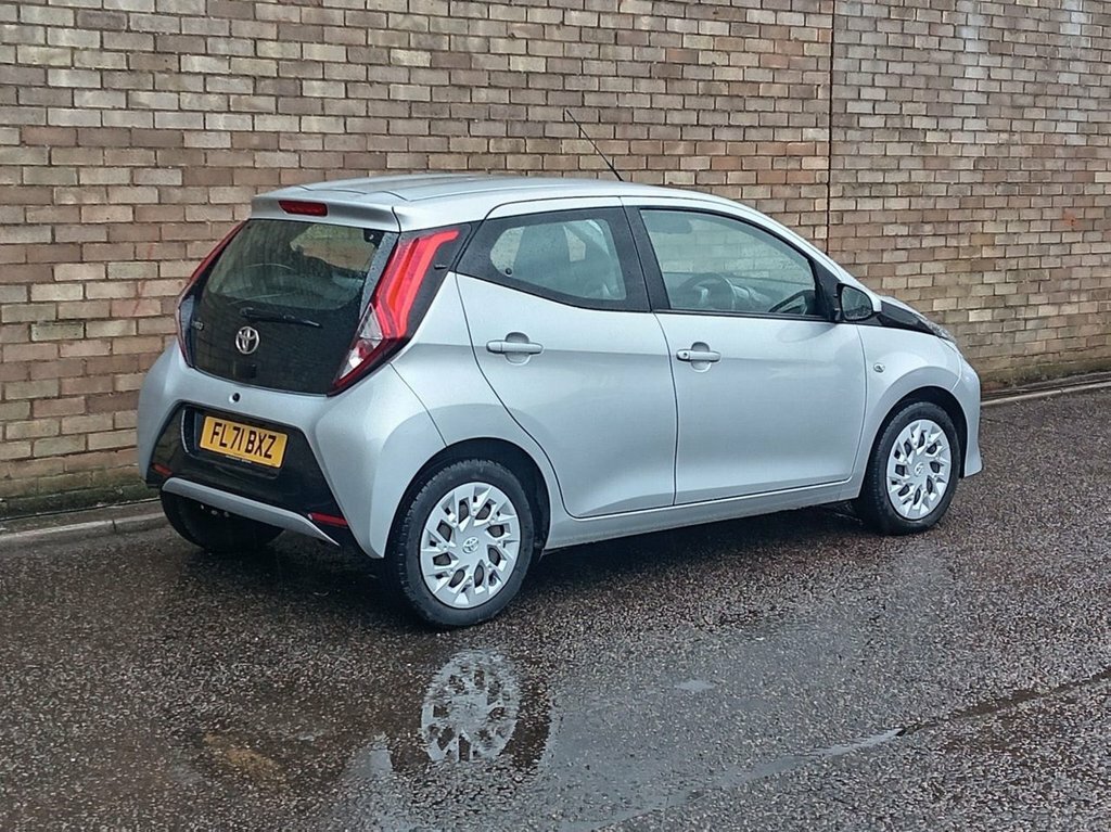 Toyota Aygo 1L X-play FL71BXZ Silver #4