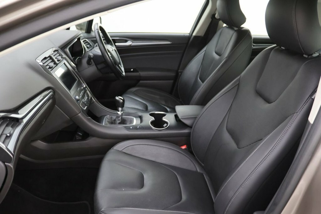 Ford Mondeo 2.0 Hybrid Vignale Blue #18