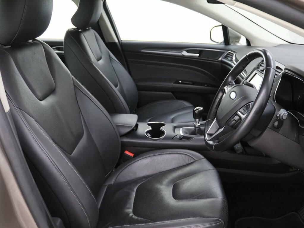 Ford Mondeo 2.0 Hybrid Vignale Blue #9