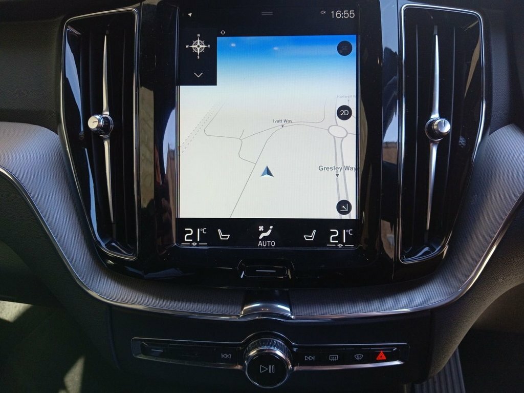 Volvo XC60 2L R-design BF18VZP White #4