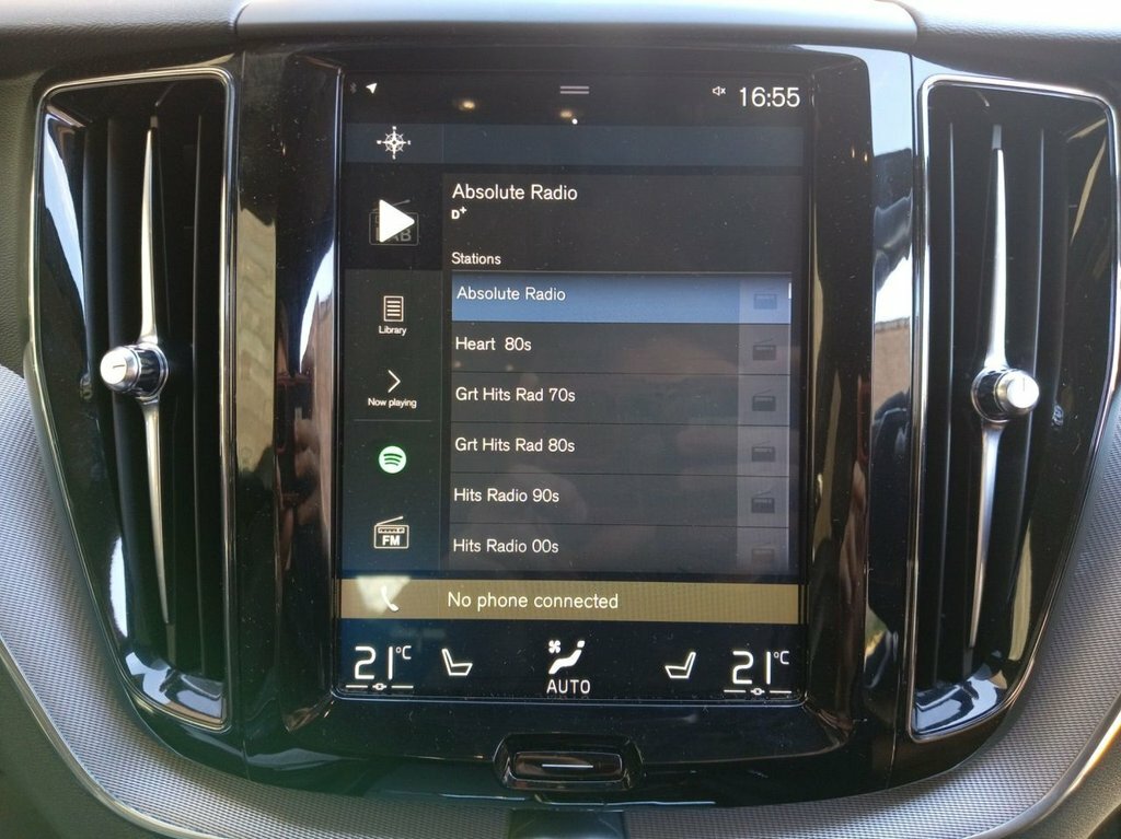 Volvo XC60 2L R-design BF18VZP White #5
