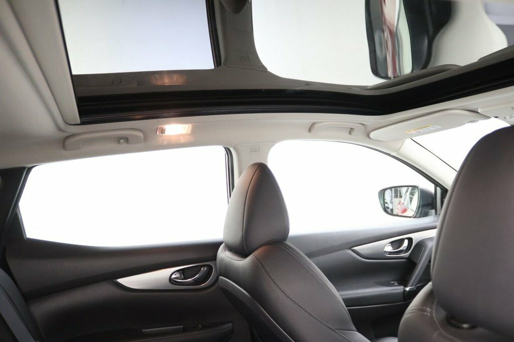 Nissan Qashqai 1.3L Tekna BT69OVF Red