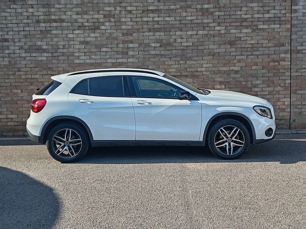 Mercedes-Benz GLA Class 1.6L Urban Edition LM19HUH White #3