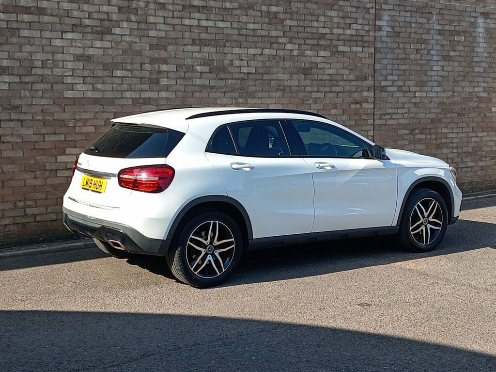 Mercedes-Benz GLA Class 1.6L Urban Edition LM19HUH White #4