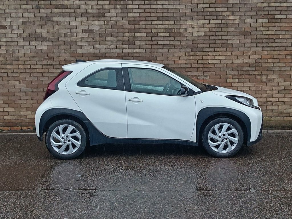 Toyota Aygo X 1L Pure EF22KLE White #3