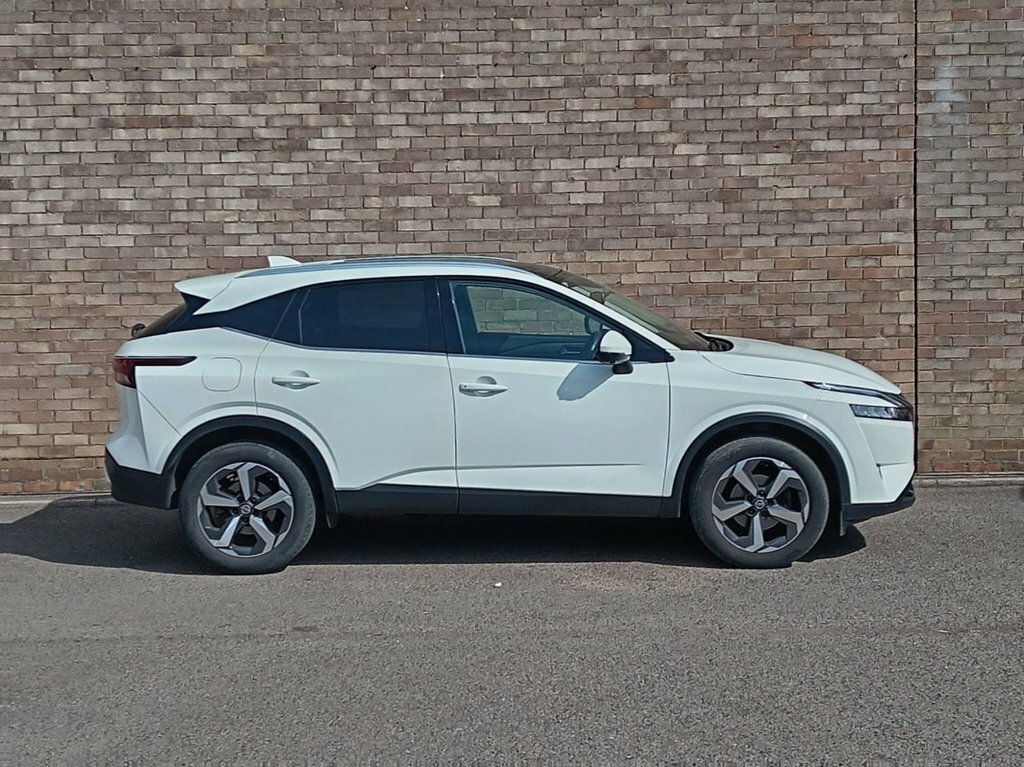 Nissan Qashqai 1.3L N-connecta DV22HZW White #4
