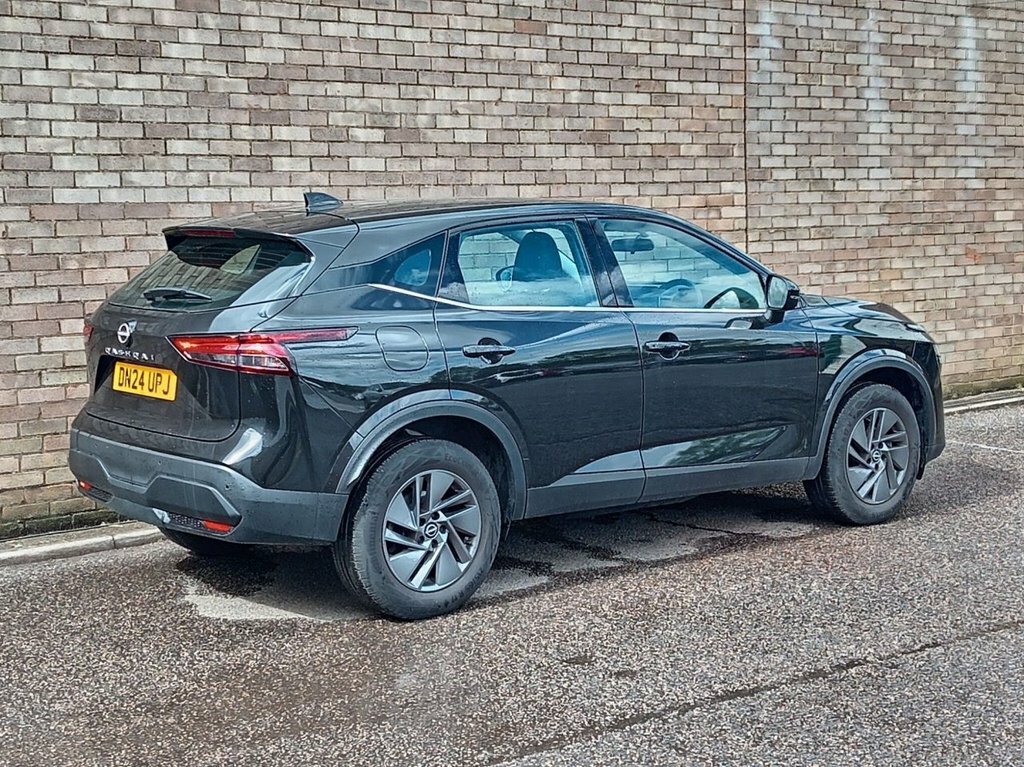 Nissan Qashqai 1.3L Acenta Premium Black #4