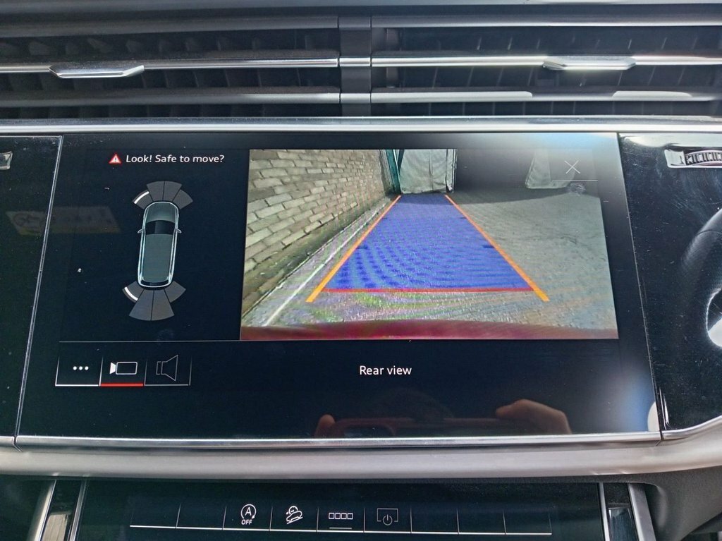 Audi Q7 3L S Line KW21HKL Red #2