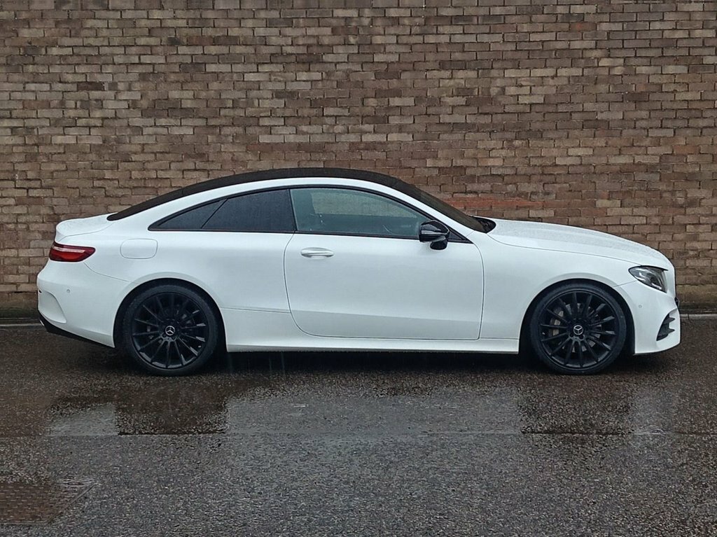 Mercedes-Benz E Class 2L Amg Line White #3
