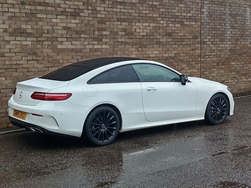 Mercedes-Benz E Class 2L Amg Line White #4