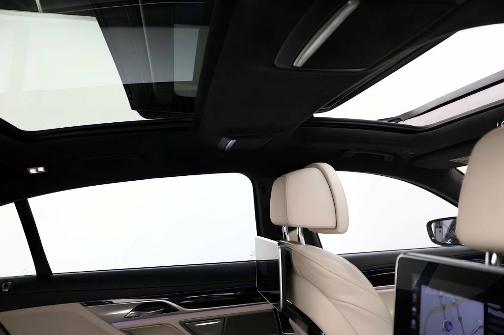 BMW 7 Series 3L M Sport Black #2