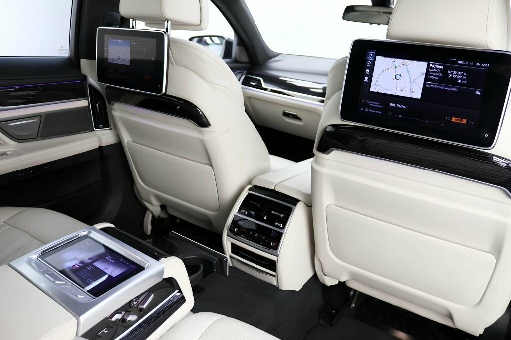 BMW 7 Series 3L M Sport Black