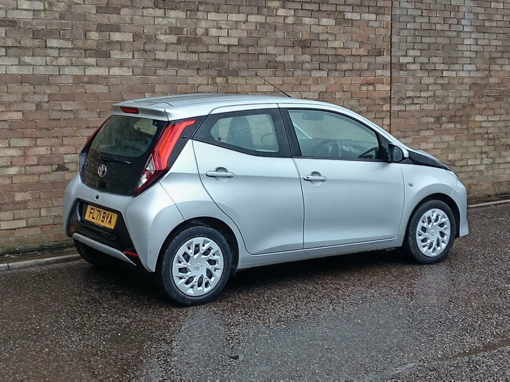 Toyota Aygo 1L X-play Silver #4