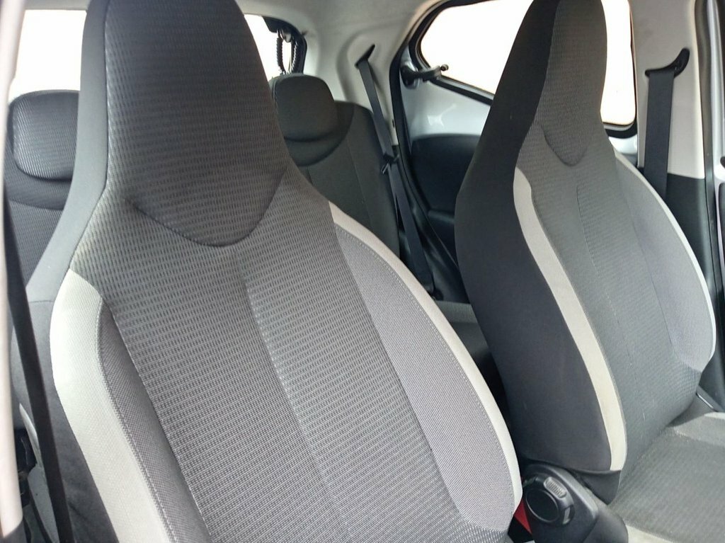 Toyota Aygo 1L X-play Silver #5
