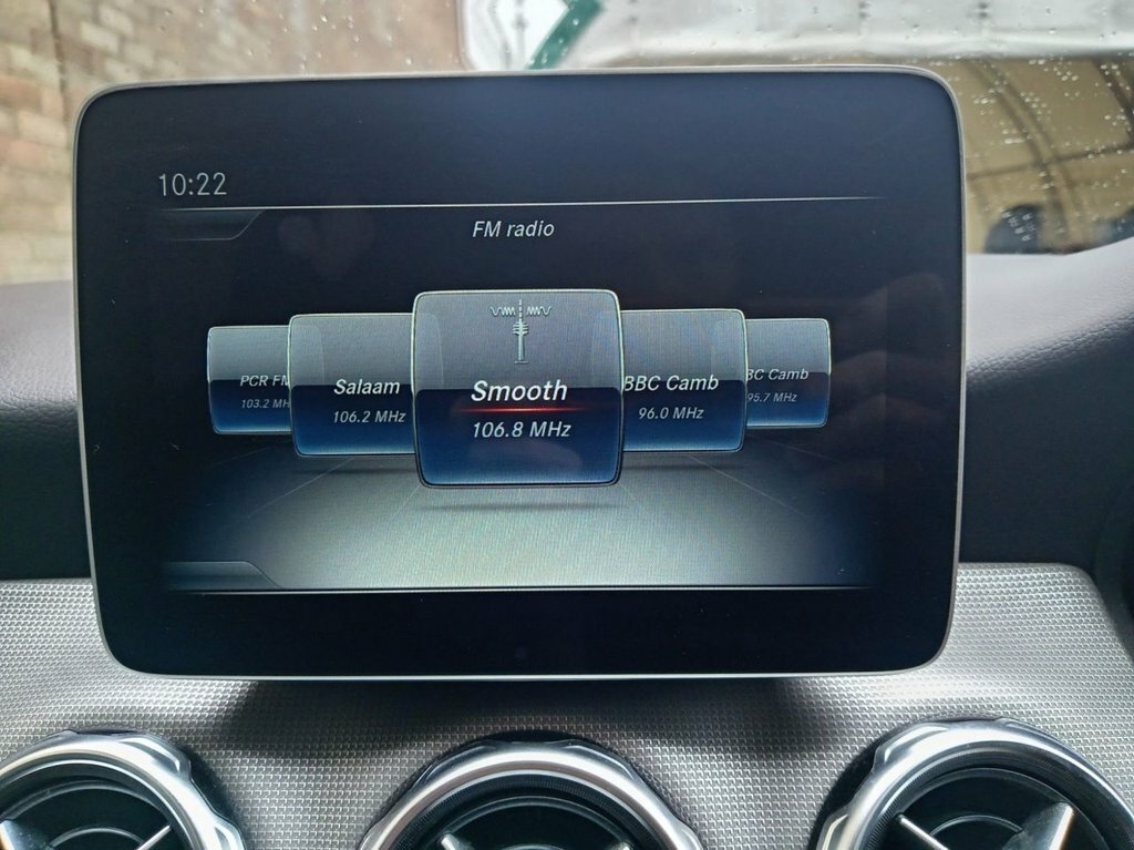 Mercedes-Benz GLA Class 1.6L Urban Edition Black #6