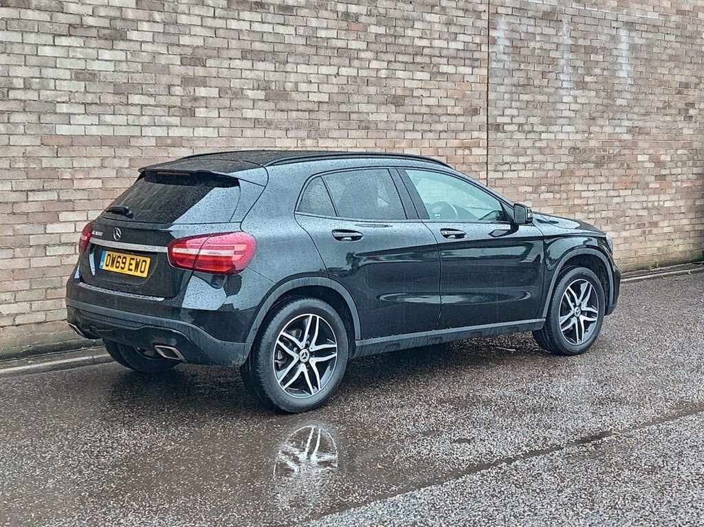 Mercedes-Benz GLA Class 1.6L Urban Edition Black #4