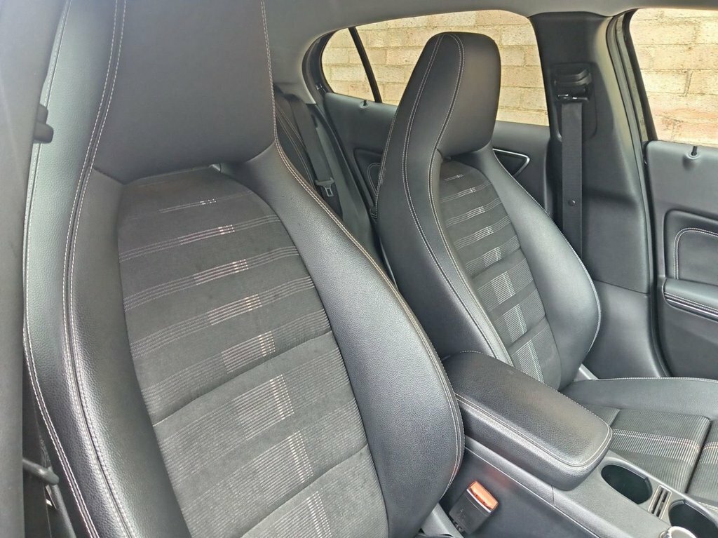 Mercedes-Benz GLA Class 1.6L Urban Edition Black #5