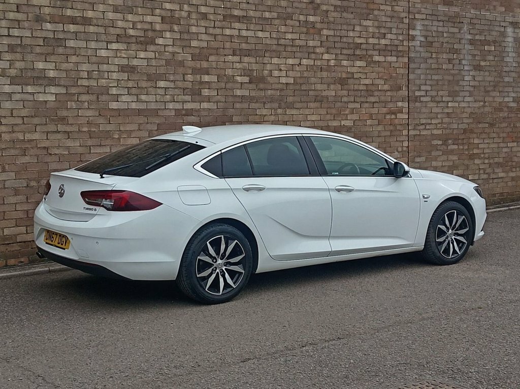Vauxhall Insignia 2L Sri Nav White #3
