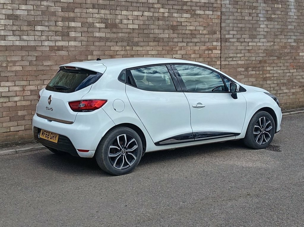 Renault Clio Clio Play Tce MF68GHY White #3