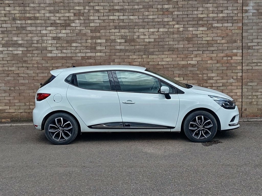 Renault Clio Clio Play Tce MF68GHY White #2