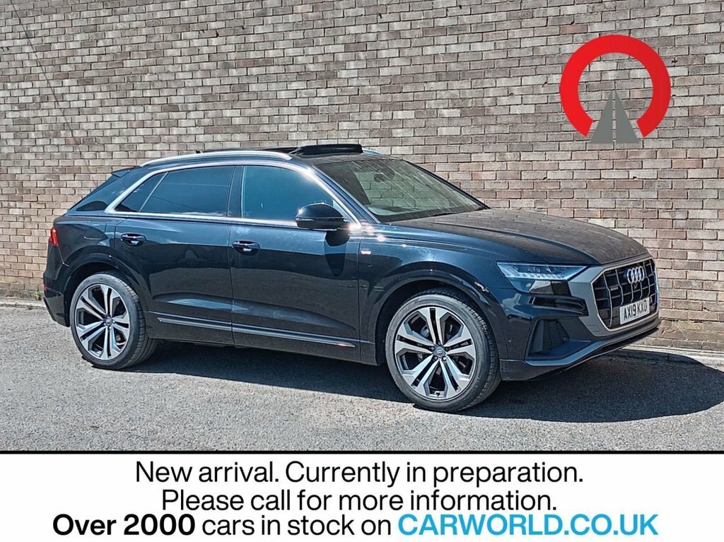 Audi Q8 3L S Line Black