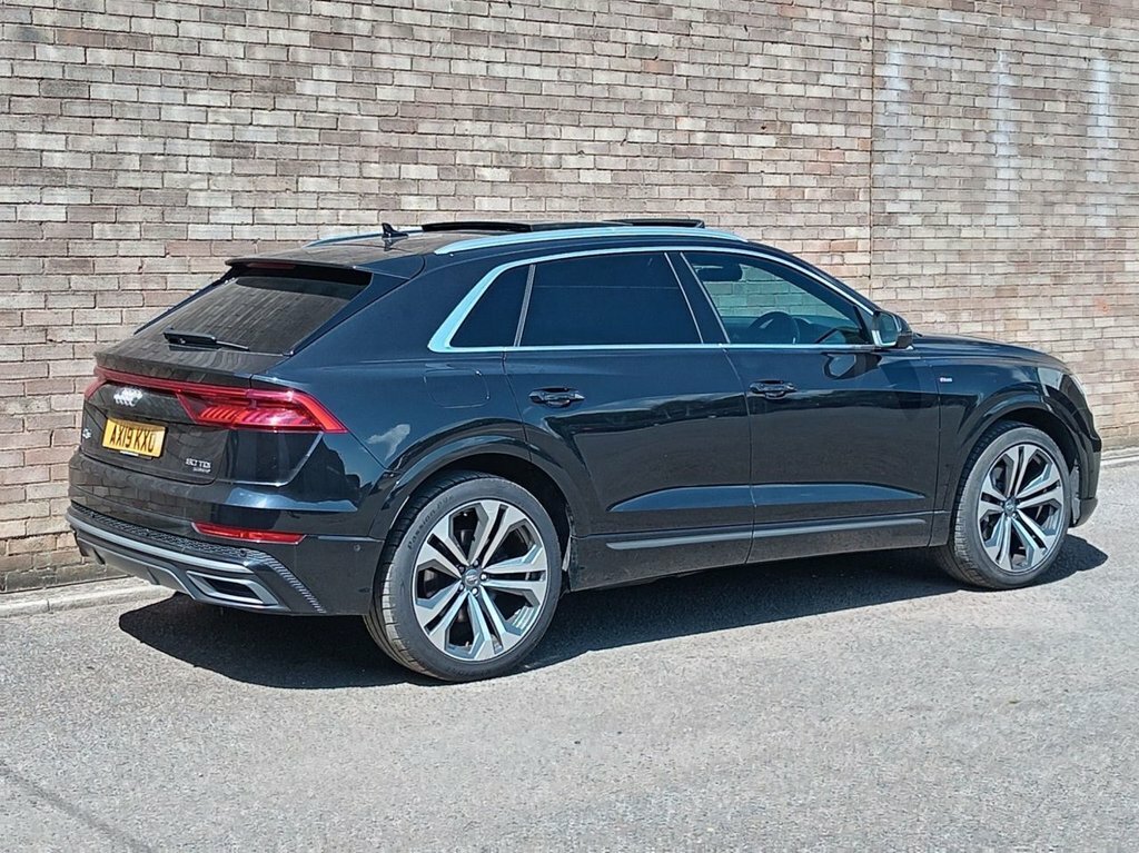 Audi Q8 3L S Line Black #4