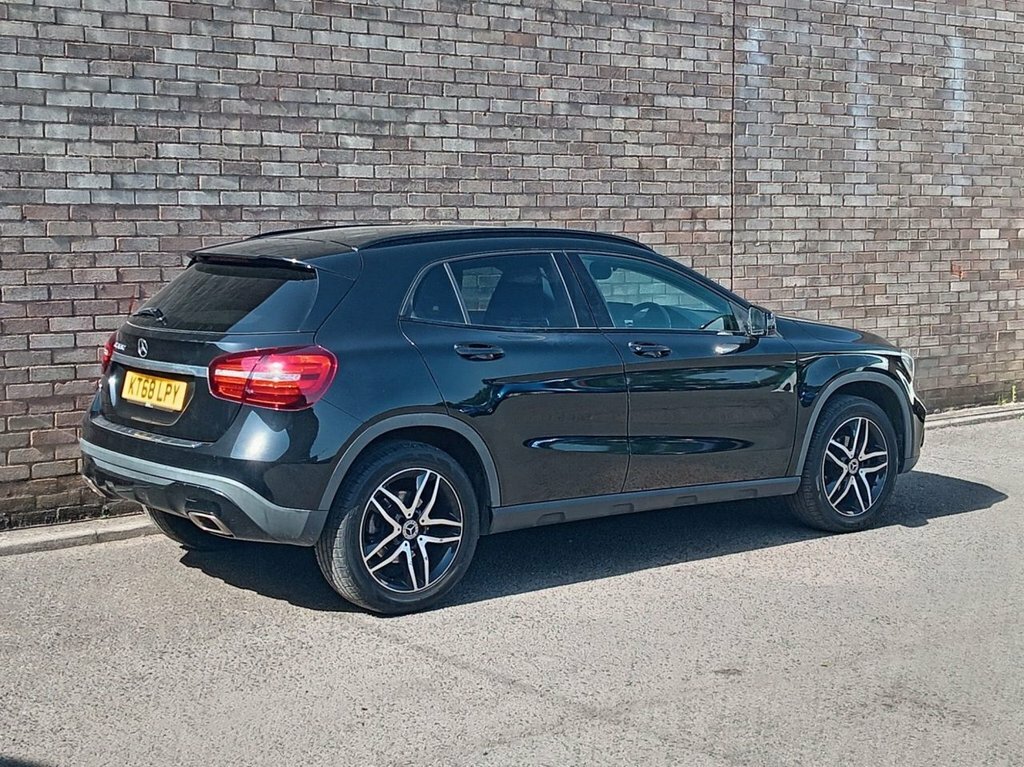Mercedes-Benz GLA Class 1.6L Urban Edition Black #4