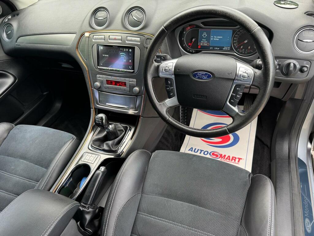 Ford Mondeo Saloon Grey #17