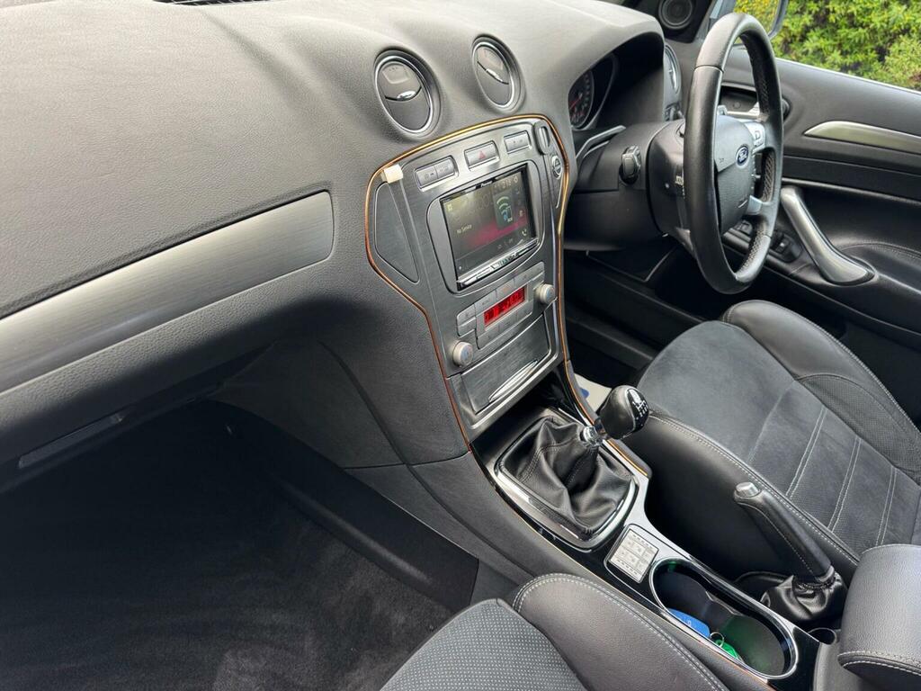 Ford Mondeo Saloon Grey #14