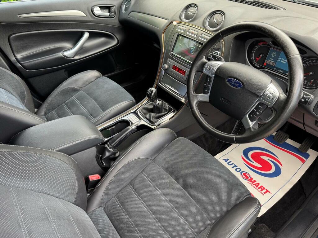 Ford Mondeo Saloon Grey #35