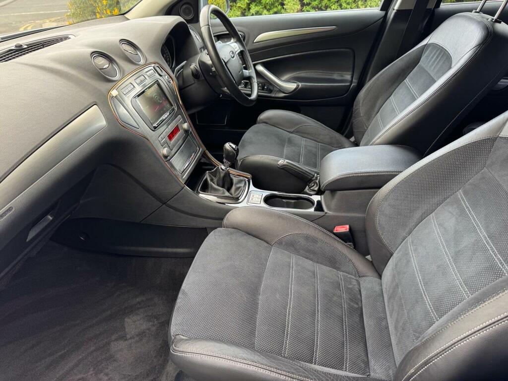 Ford Mondeo Saloon Grey #37