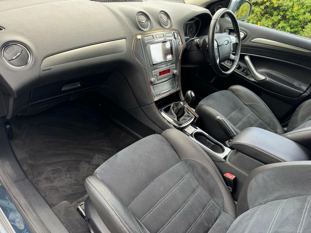 Ford Mondeo Saloon Grey #11