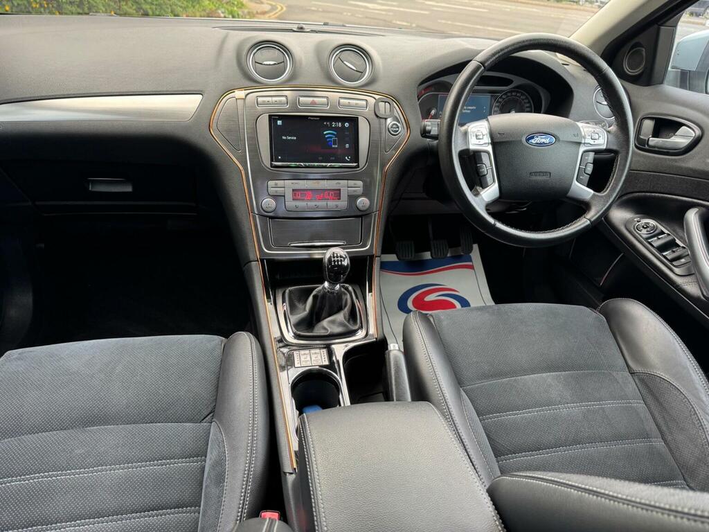Ford Mondeo Saloon Grey #41