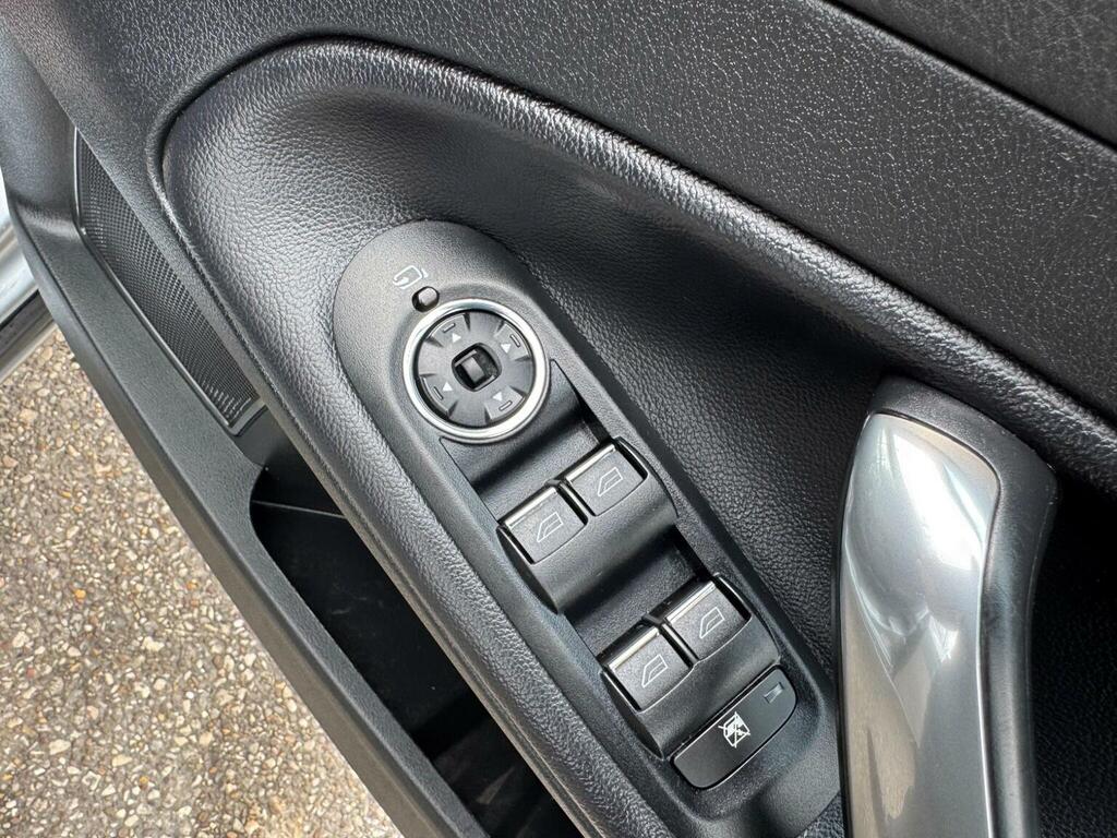 Ford Mondeo Saloon Grey #18