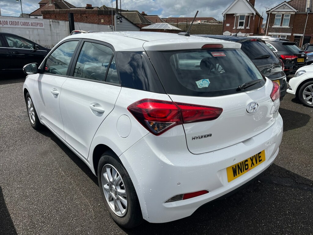 Hyundai I20 1.2 Se White #4