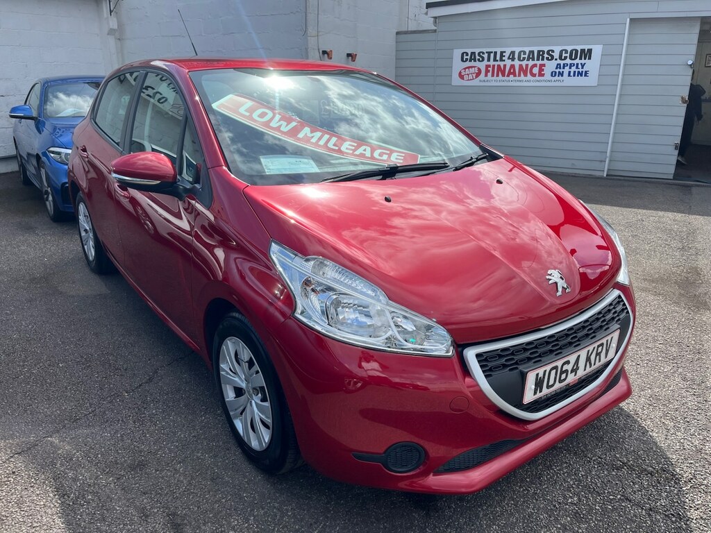 Peugeot 208 1.2 Vti Access WO64KRV Red