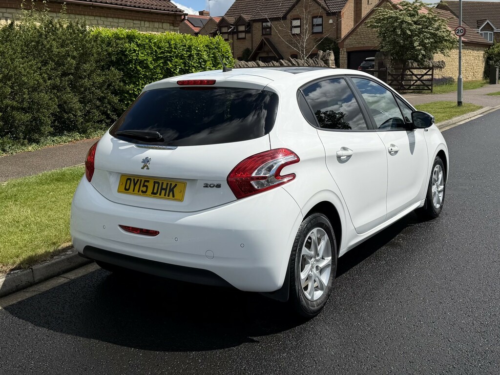 Peugeot 208 1.2 Vti Puretech Style White #4