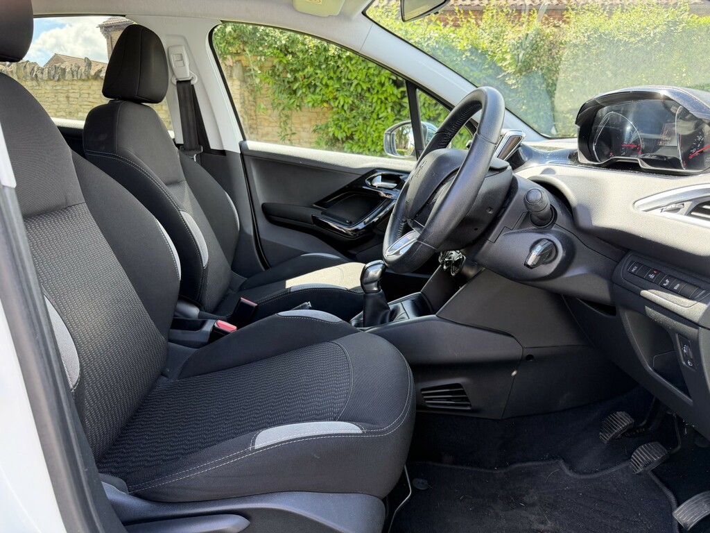 Peugeot 208 Active Silver #10