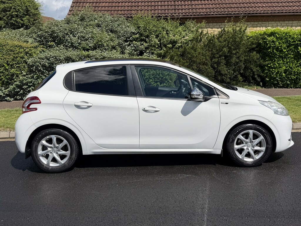 Peugeot 208 1.2 Vti Puretech Style White #3