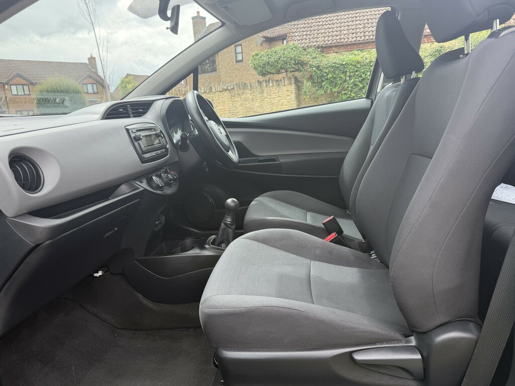 Toyota Yaris Icon Grey #12