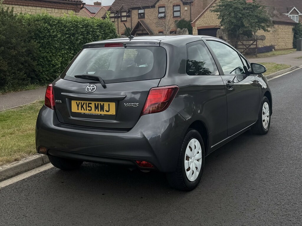 Toyota Yaris 1.0 Vvt-i Active Grey #4