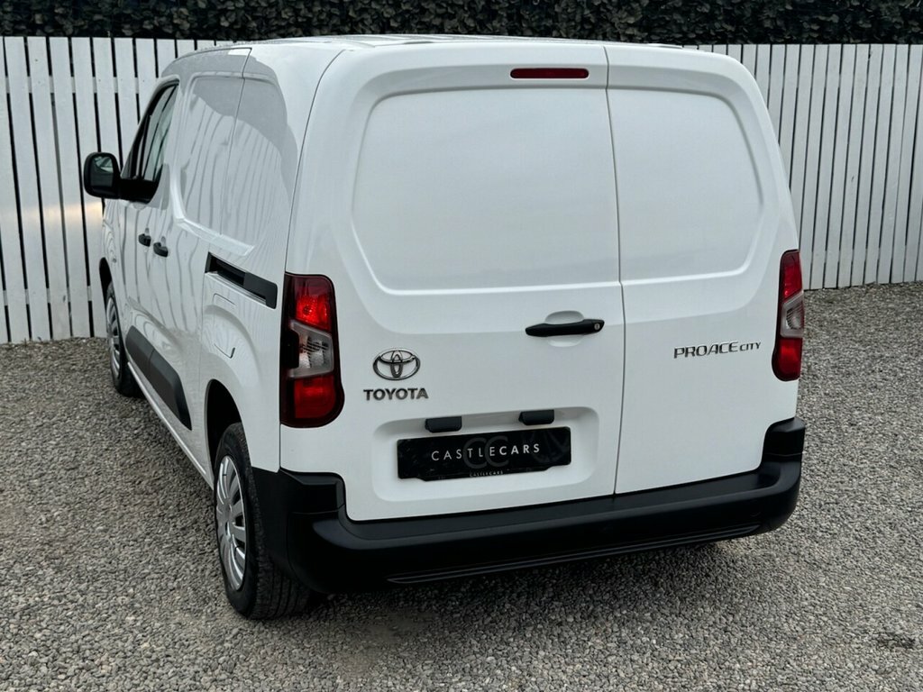 Toyota Proace City 1.5L Active White #4